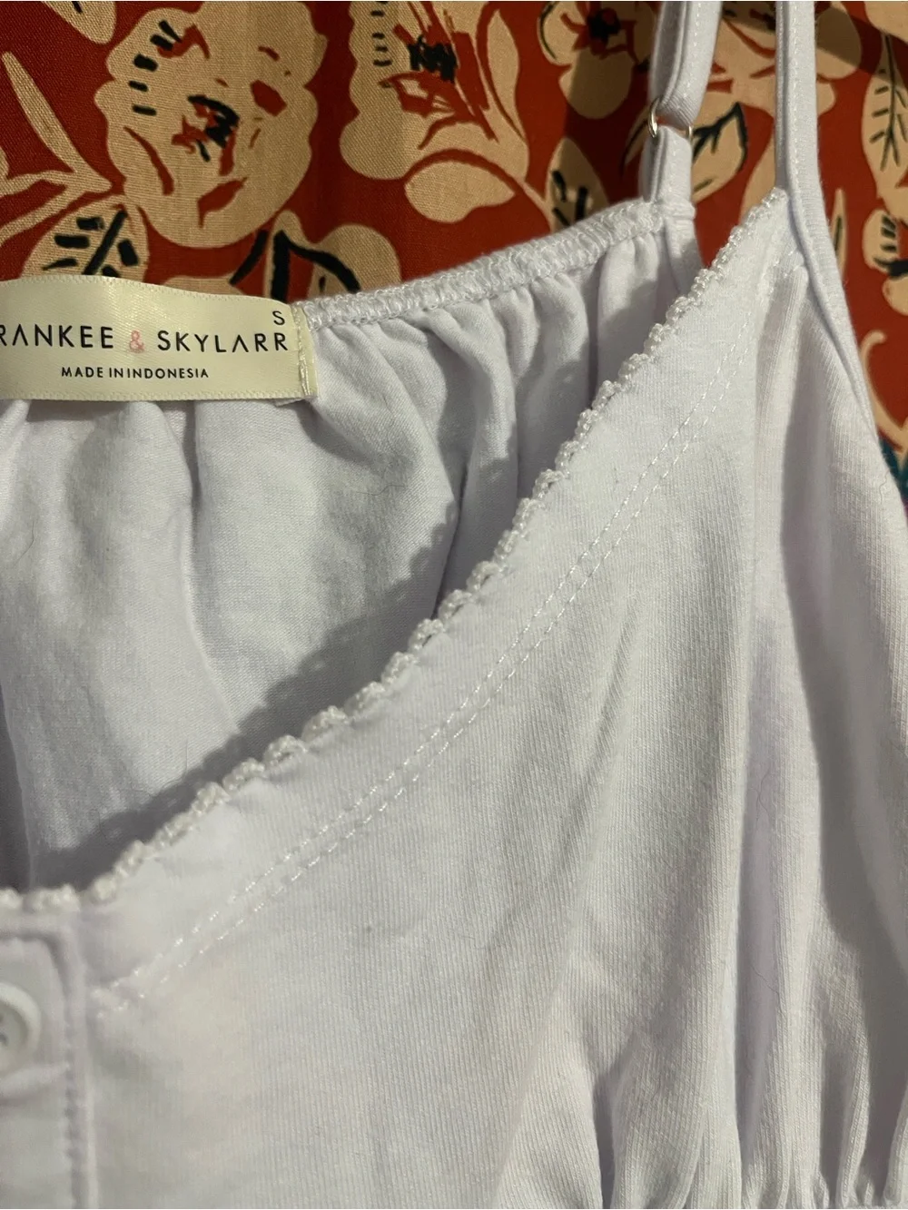 Frankee & Skylarr White Lace-Trim Button-Front Camisole Tank Size Juniors Small - Picture 5 of 10